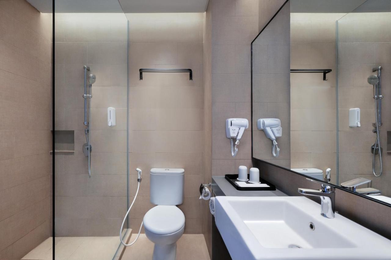 Ibis Surabaya Tidar Hotel Exterior photo