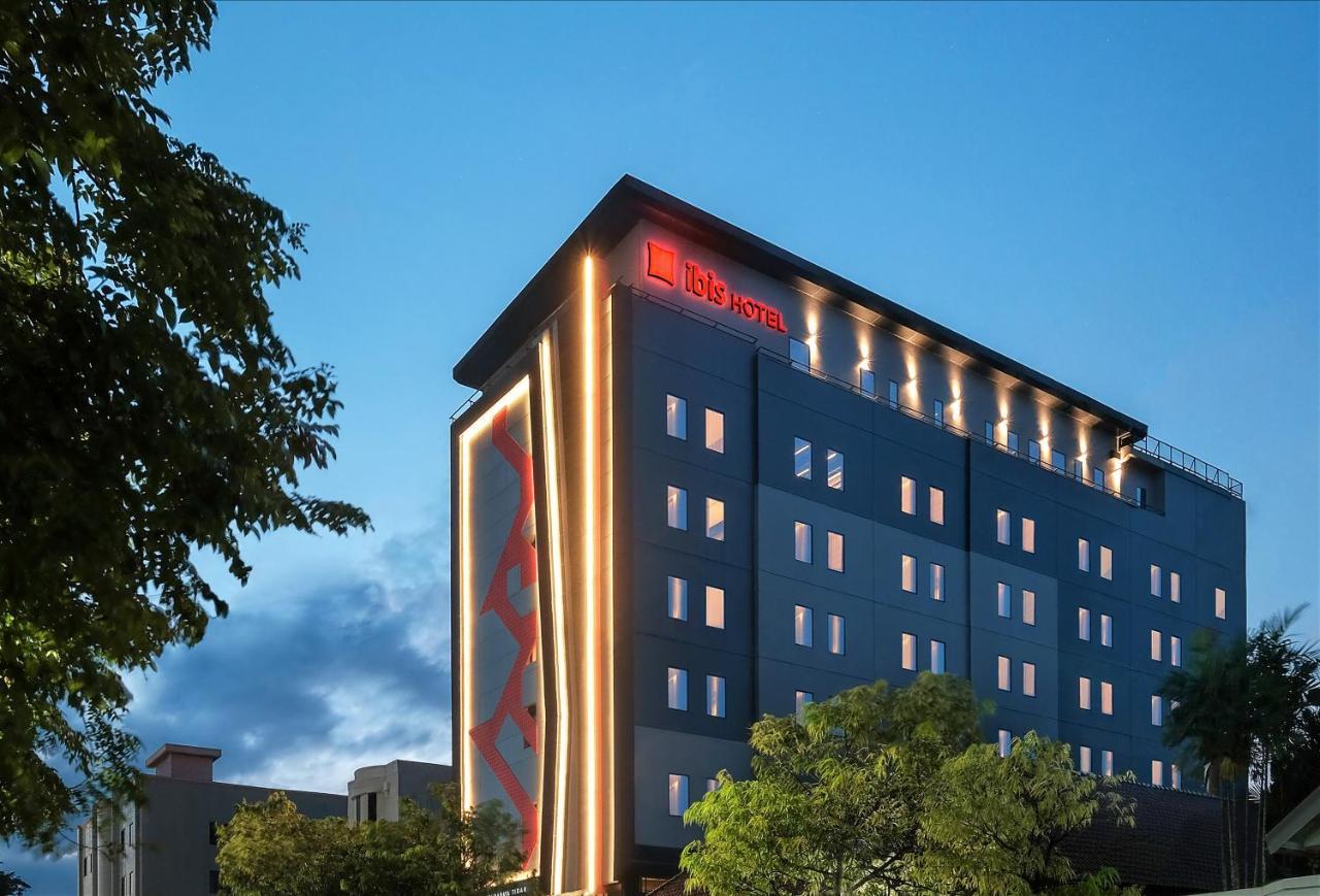 Ibis Surabaya Tidar Hotel Exterior photo