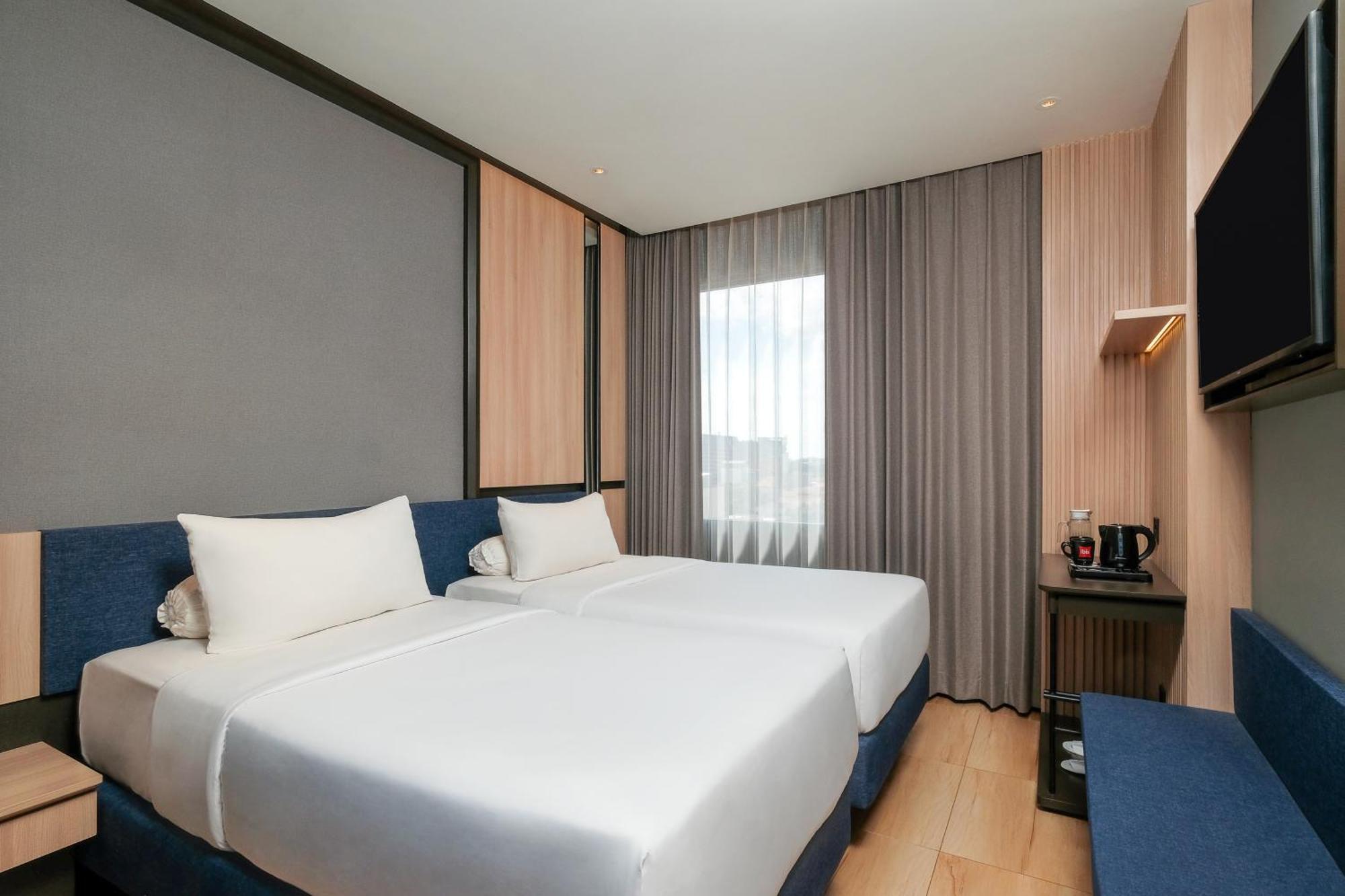 Ibis Surabaya Tidar Hotel Exterior photo