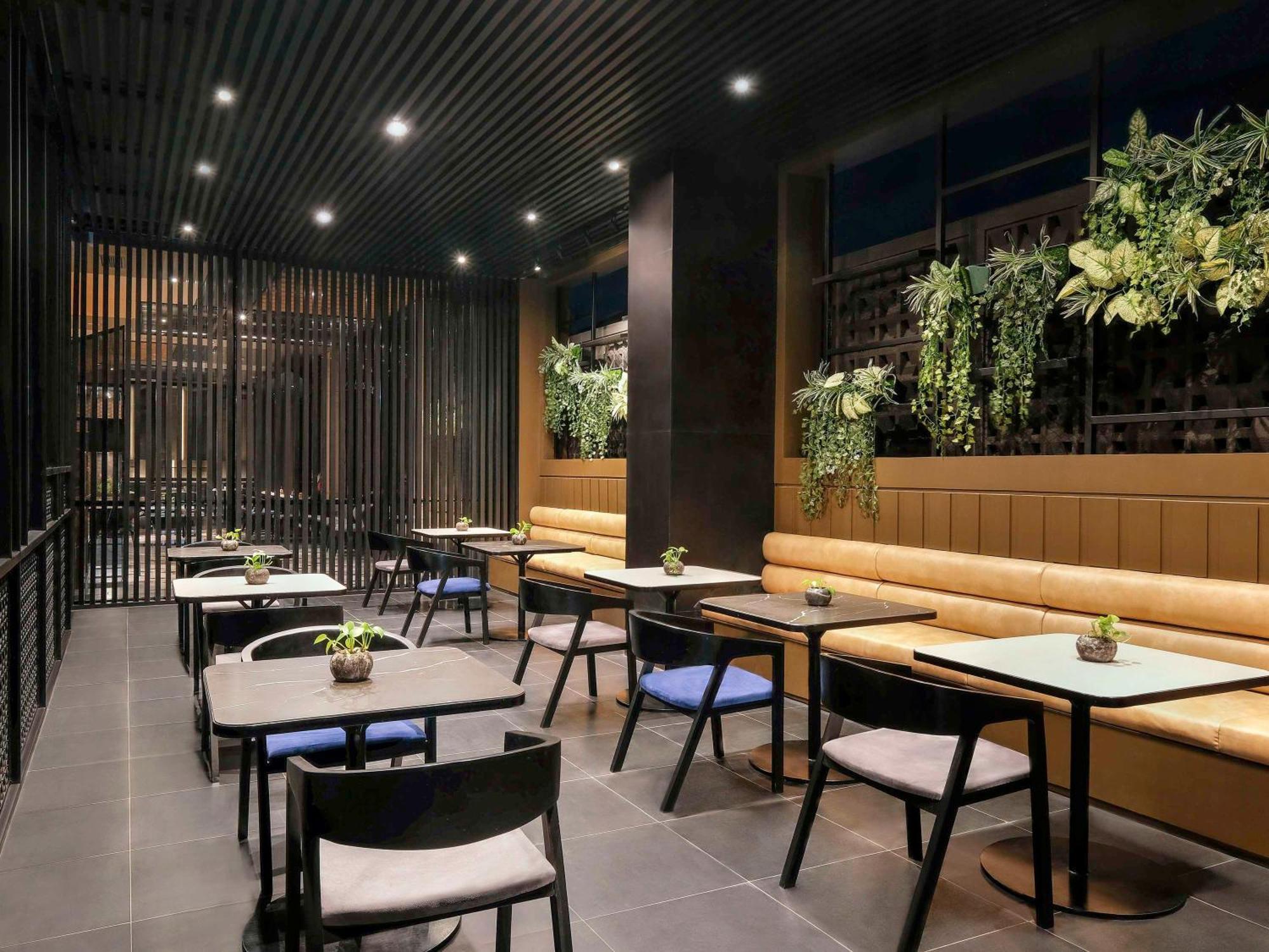 Ibis Surabaya Tidar Hotel Exterior photo