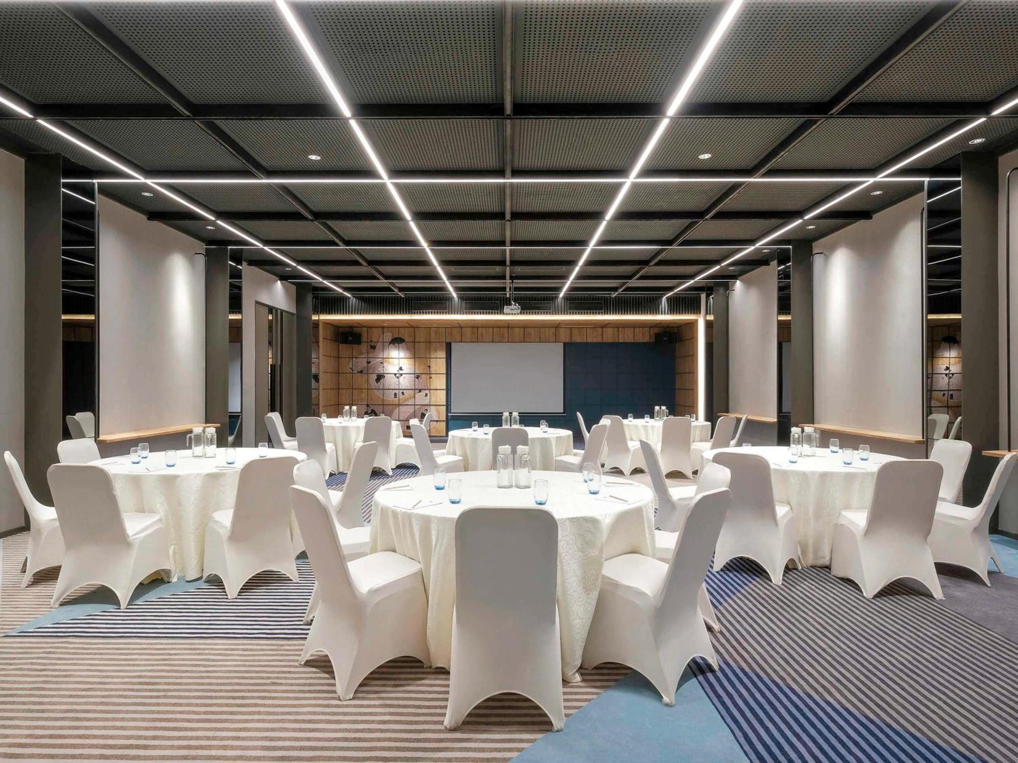 Ibis Surabaya Tidar Hotel Exterior photo